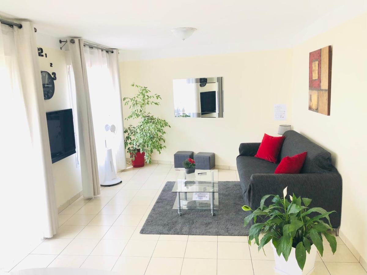 Beautiful Apartment Near Geneva Saint-Julien-en-Genevois Exterior foto