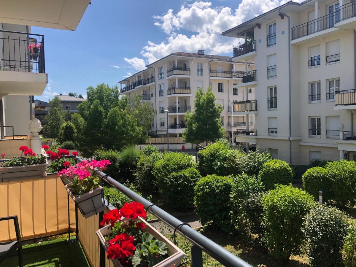 Beautiful Apartment Near Geneva Saint-Julien-en-Genevois Exterior foto