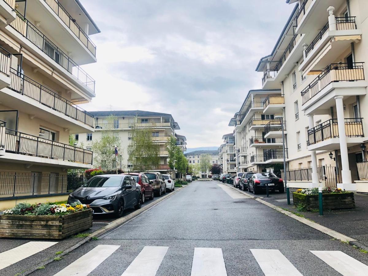 Beautiful Apartment Near Geneva Saint-Julien-en-Genevois Exterior foto