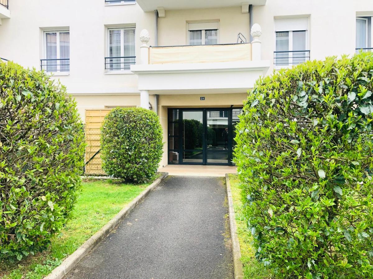 Beautiful Apartment Near Geneva Saint-Julien-en-Genevois Exterior foto